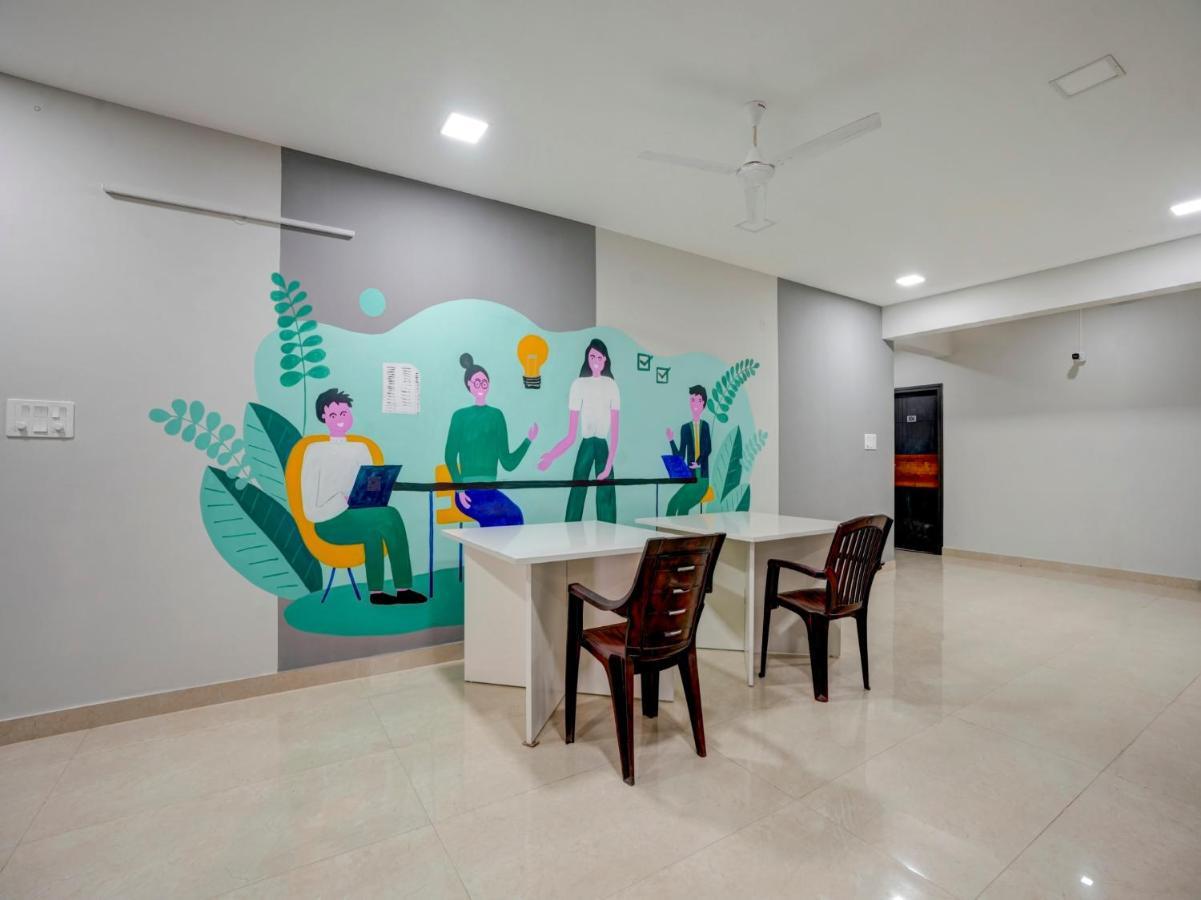 Spot On Helloworld Castle Prague Bangalore Exterior foto