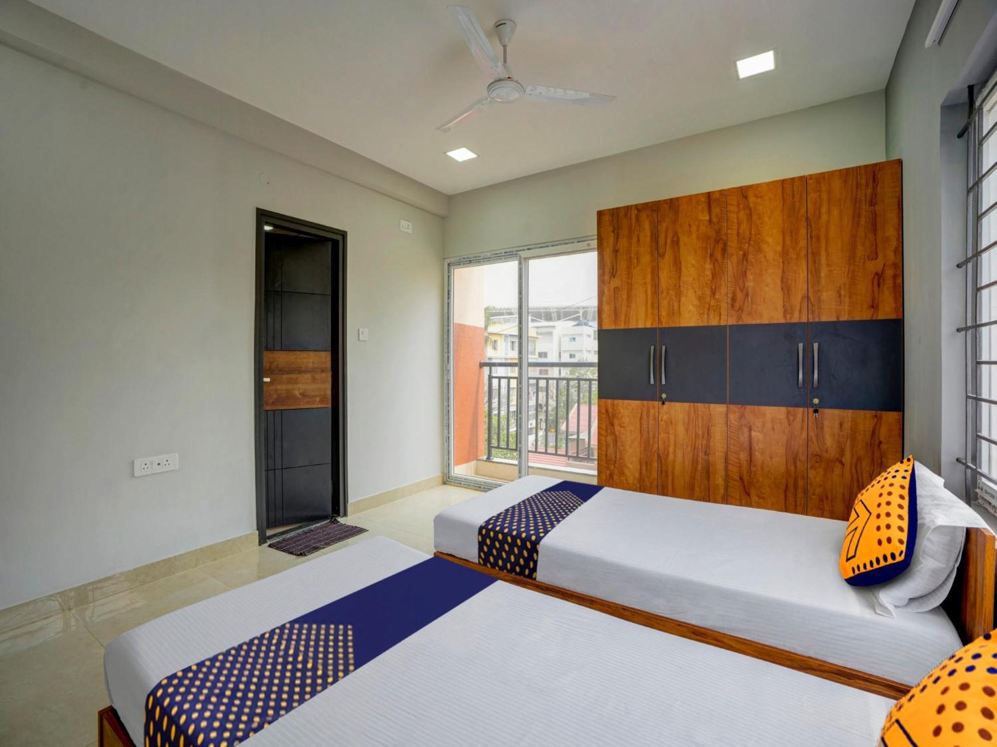 Spot On Helloworld Castle Prague Bangalore Exterior foto