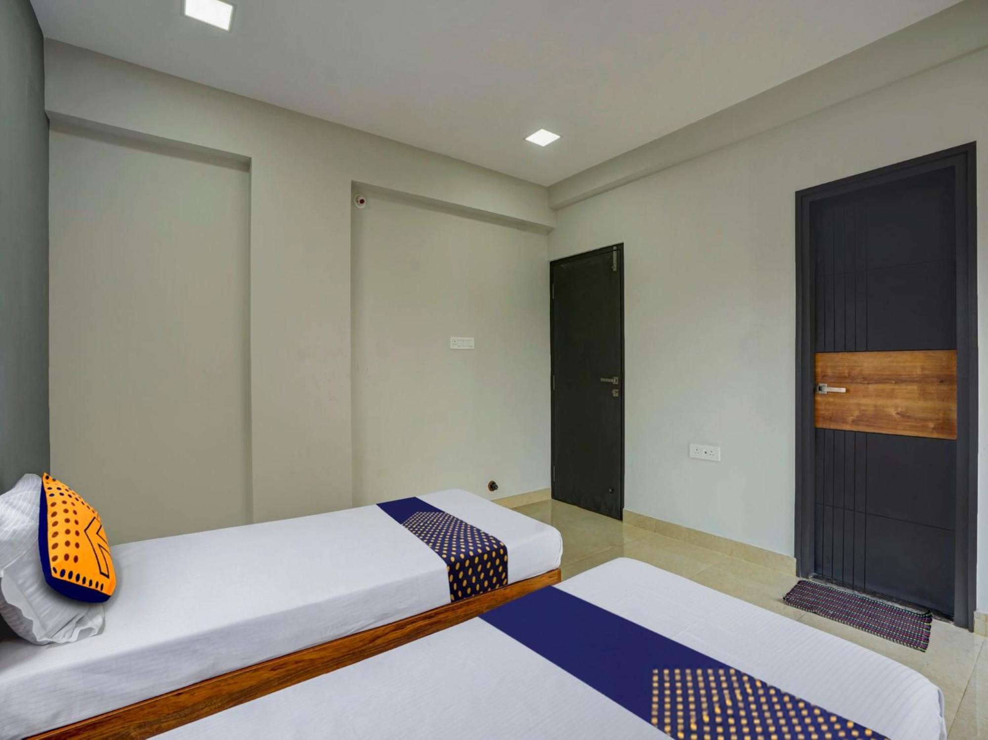 Spot On Helloworld Castle Prague Bangalore Exterior foto