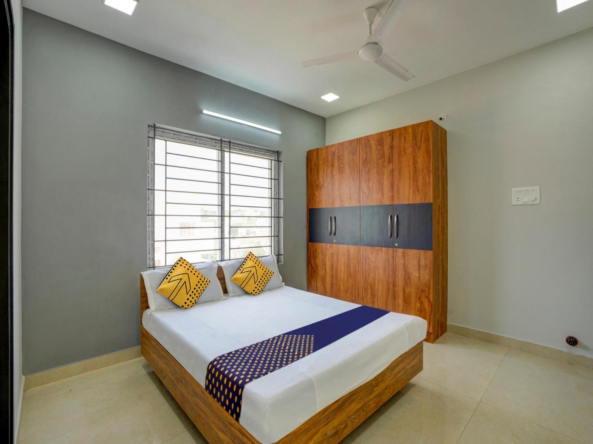 Spot On Helloworld Castle Prague Bangalore Exterior foto